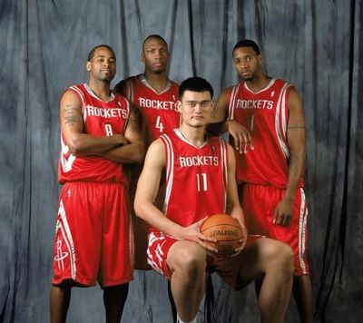 2002年姚明当选状元,在美国是不是引起了一片嘘声?