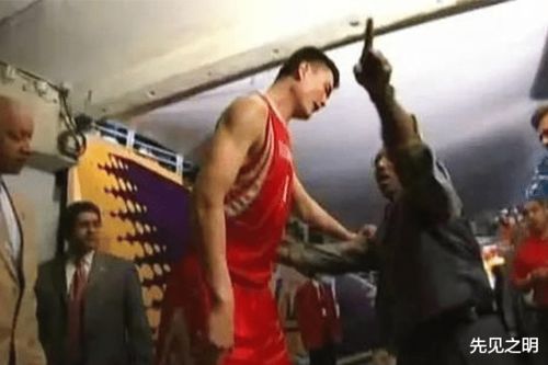 十年前nba西部半决赛姚明王者归来,率火箭战胜湖人,科比那场的表现怎样