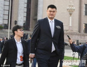 电影人亮相两会引关注 成龙冯小刚陈凯歌将提案