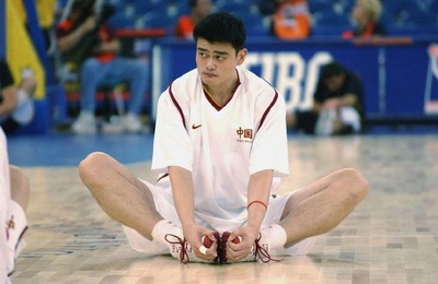 2002年姚明世锦赛首战被嘲,可最后他却用38分13板8帽回应