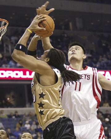 nba图 火箭半场落后奇才 姚明封盖托马斯