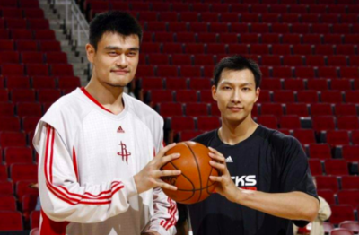 5犯怒踹广告牌,郭艾伦何时能长大?姚明易建联伟大素质他学不会