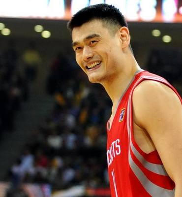 姚明在NBA被欺负谁会帮他?看看大姚的实力好基友!