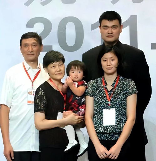 对比小巨人张子宇,姚明的女儿真可惜 她不打篮球,也不是中国人