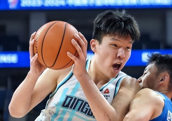 260斤篮球巨人征服cba,姚明赞许,nba下一站