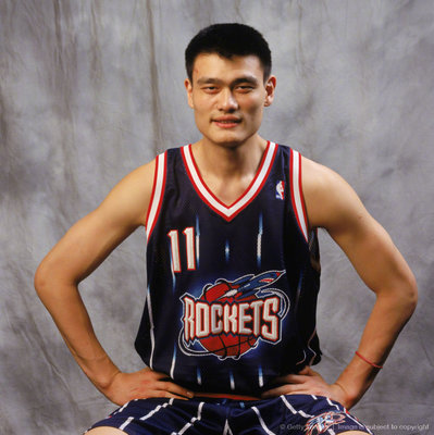 刚进NBA时候的姚明旧照,太青涩了