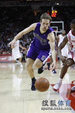 姚明筑长城镇守内线，麦迪无人可挡撕裂防线——经典火箭战国王组图回顾